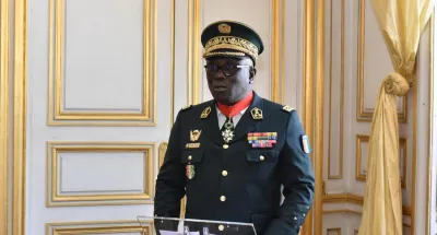 armee-ivoirienne-le-general-lassina-doumbia-recoit-la-medaille-de-la-gendarmerie-nationale