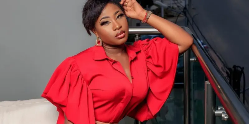 showbiz-carmen-sama-depense-7-000-euros-dans-un-restaurant-en-france