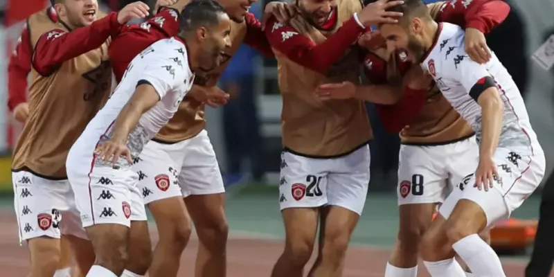 finale-retour-de-la-coupe-de-la-confederation-lusma-dalger-sadjuge-le-trophee