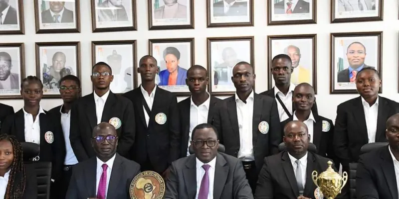 wo-co-truyen-34-athletes-medailles-chez-le-ministre-paulin-claude-danho