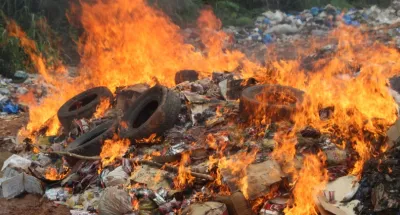 cote-divoire-plus-de-huit-8-millions-de-produits-corrompus-brule-a-agboville