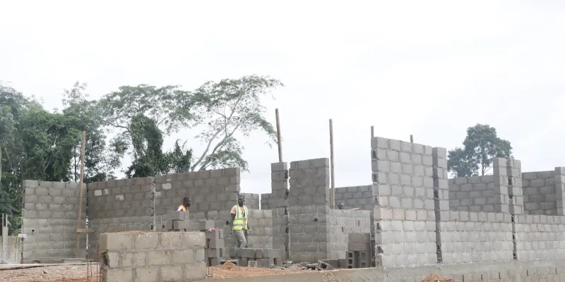 yakasse-attobrou-les-travaux-de-construction-du-marche-de-proximite-avances-a-55