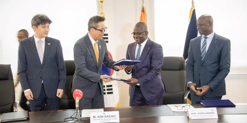 renforcement-des-tics-a-luniversite-de-cocody-un-accord-de-5-9-milliards-de-cfa-signe