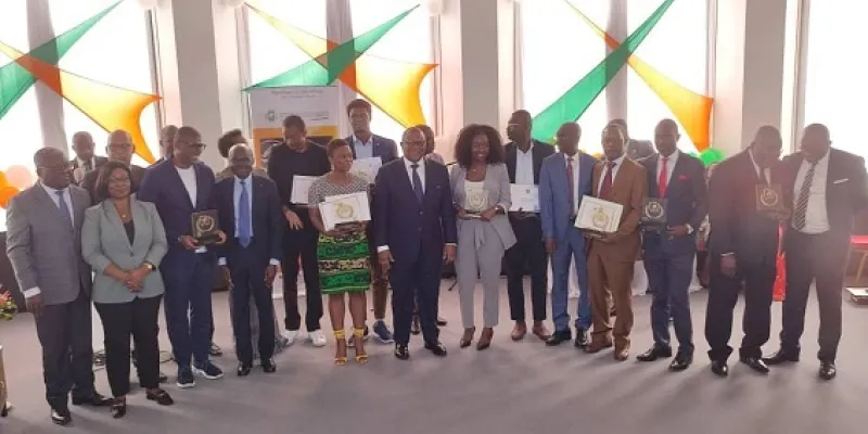 prix-national-de-lexcellence-2022-les-laureats-au-niveau-de-la-communication-distingues