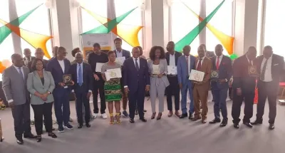 prix-national-de-lexcellence-2022-les-laureats-au-niveau-de-la-communication-distingues
