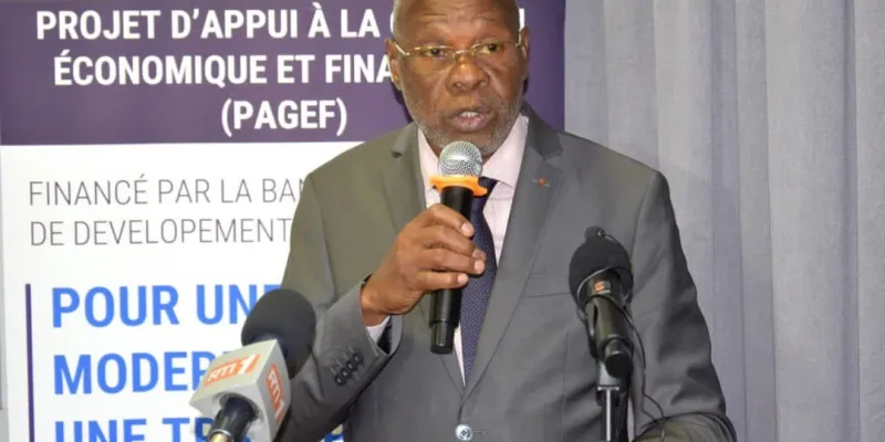 simulation-des-politiques-economiques-une-trentaine-dagents-de-la-direction-generale-de-leconomie-en-formation