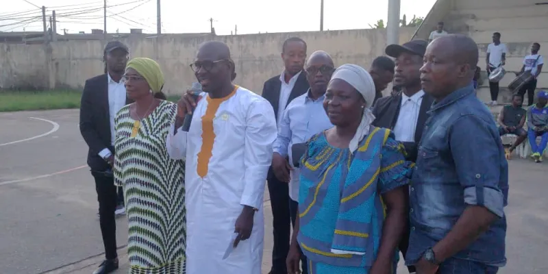 anyama-georges-lookens-kouassi-initie-un-grin-geant-pour-la-paix