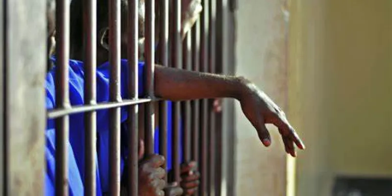 crise-de-jalousie-trois-mois-de-prison-ferme-pour-avoir-detruit-la-maisonnette-de-sa-copine