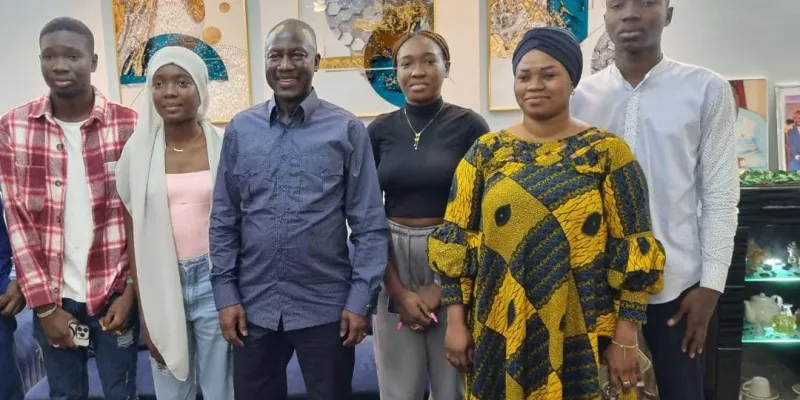 municipales-2023-la-visite-surprise-de-bictogo-a-des-familles-dandokoi-yopougon