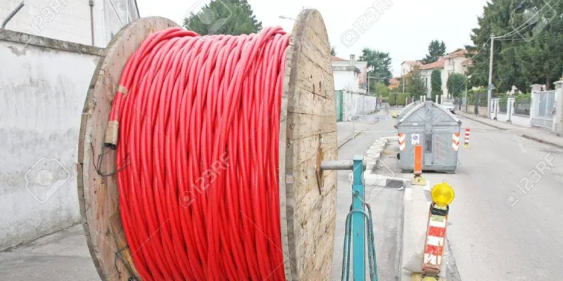 adiake-la-police-apprehende-des-voleurs-presumes-de-cables-optiques-au-quartier-agnikro