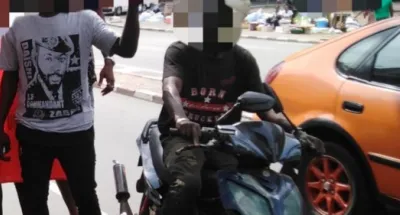 cocody-les-livreurs-a-motos-debarrasses-de-deux-agresseurs-par-la-police
