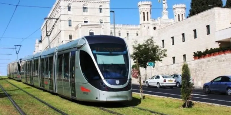 israel-netanyahu-inaugure-la-premiere-ligne-de-tramway-de-tel-aviv