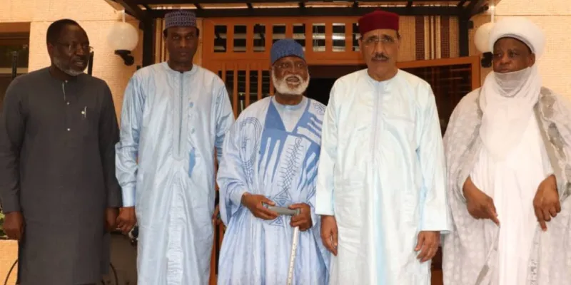 niger-la-delegation-ouest-africaine-a-rencontre-le-president-renverse-mohamed-bazoum