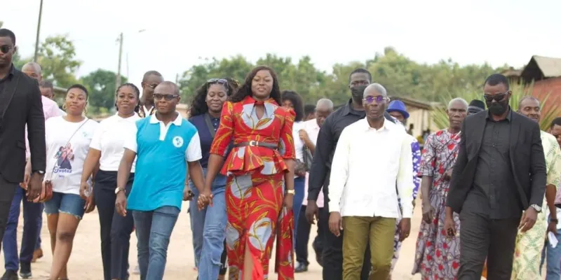 municipales-a-agboville-fleur-ake-mbo-investi-le-terrain