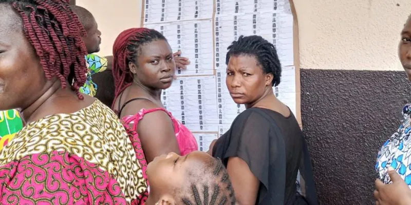 municipales-2023-a-port-bouet-les-populations-votent-dans-le-calme-affluence-moyenne