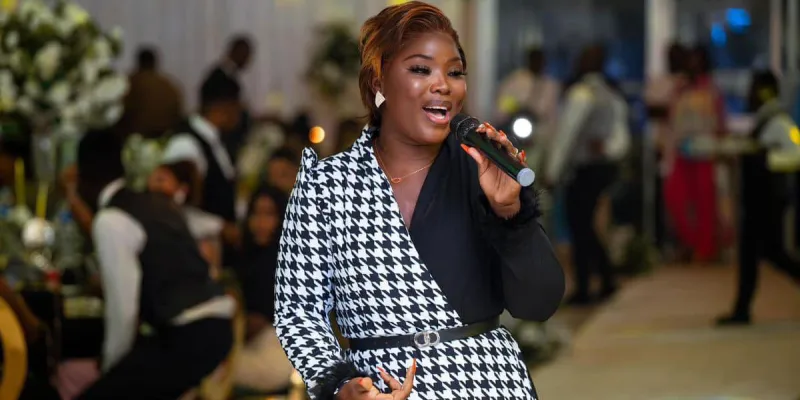 suite-a-ses-propos-aux-hommes-de-dieu-lartiste-roselyne-layo-presente-ses-excuses