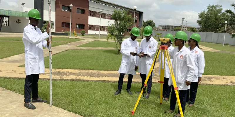 apprentissage-et-formation-professionnelle-le-gouvernement-ivoirien-investit-dans-plusieurs-domaines