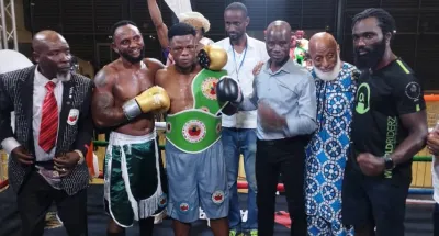 boxe-kone-adama-conserve-sa-ceinture-de-super-moyen-face-a-black-bomba
