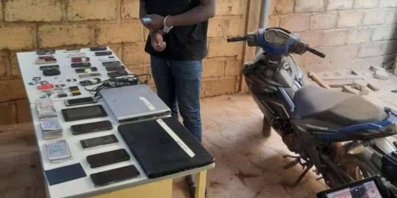 burkina-faso-un-cyber-escroc-qui-proposait-des-aides-financieres-au-nom-du-capitaine-traore-arrete