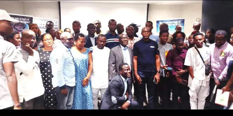 communication-digitale-la-campagne-en-ligne-tous-responsables-pose-ses-valises-au-plateau