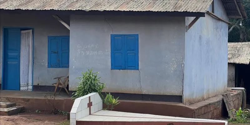 afrique-centrale-pourquoi-au-cameroun-ils-enterrent-leurs-proches-devant-chez-eux