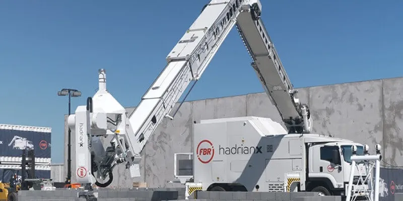 high-tech-un-robot-pour-construire-des-murs
