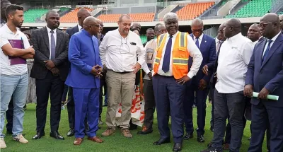 pelouse-du-stade-debimpe-robert-beugre-mambe-en-pleine-immersion