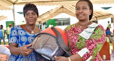 grand-bassam-me-linda-diplo-arrose-les-femmes-dimportants-lots-de-materiels
