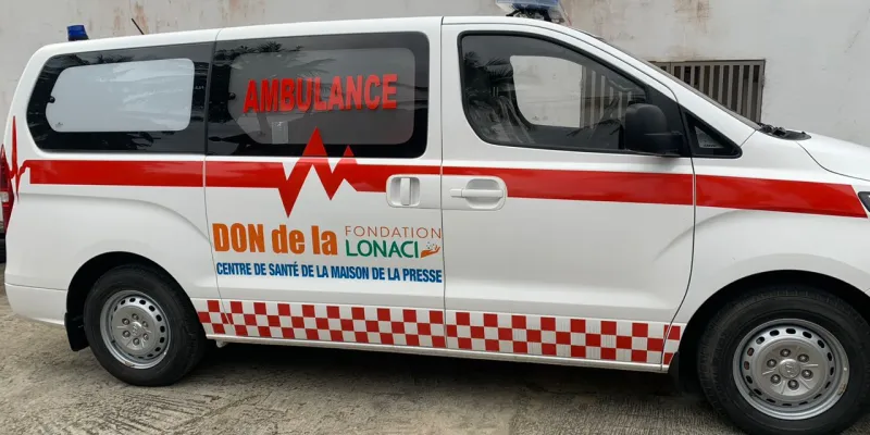 media-la-fondation-lonaci-offre-une-ambulance-a-la-maison-de-la-presse-dabidjan