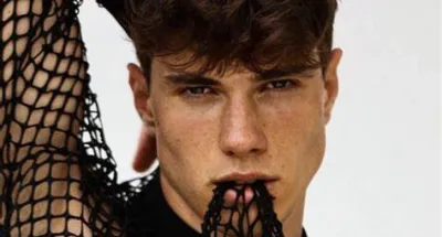 elu-plus-bel-homme-ditalie-en-2019-il-arrete-sa-carriere-de-mannequin-pour-devenir-pretre