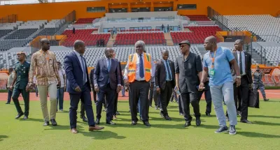 infrastructures-sportives-le-premier-ministre-robert-beugre-mambe-satisfait-des-corrections-apportees-au-stade-fhb