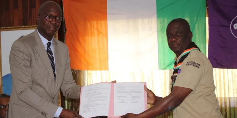 signature-de-convention-la-feneplaci-et-leedci-scouts-ensemble