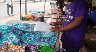 journee-des-droits-de-la-femme-le-pagne-du-08-mars-cree-une-bonne-occasion-daffaires-pour-les-vendeurs-et-couturiers