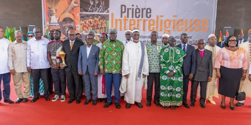 ceremonie-de-priere-oecumenique-la-cote-divoire-rend-grace-a-dieu-pour-le-sacre-des-elephants