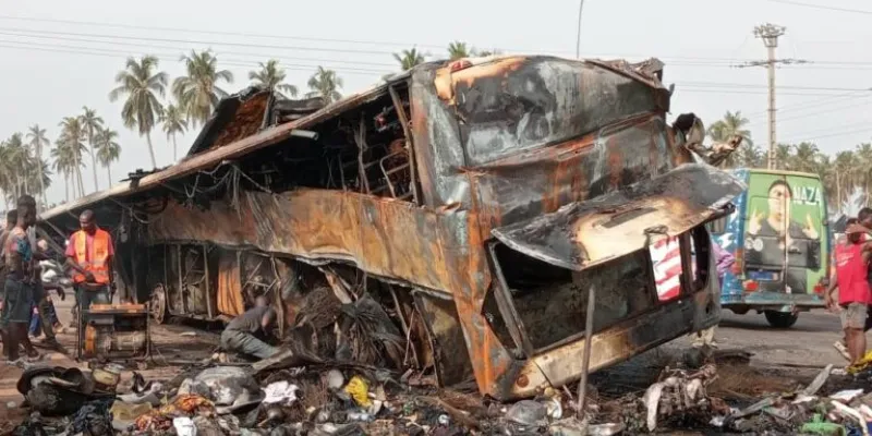 yamoussoukro-une-collision-entre-un-camion-et-un-car-fait-96-victimes-dont-9-morts