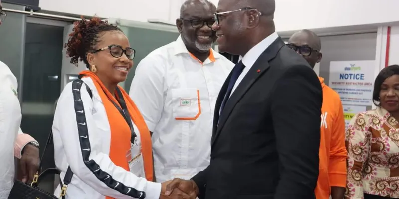 13emes-jeux-africains-au-ghana-le-ministre-adje-metch-silas-aux-cotes-des-athletes-ivoiriens