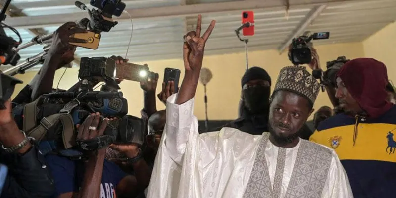 senegal-le-candidat-antisysteme-declare-proche-de-la-victoire-le-camp-du-pouvoir-conteste