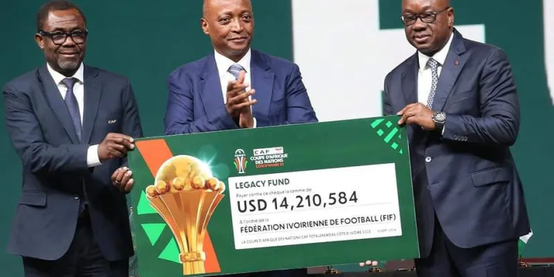 symposium-des-techniciens-du-football-africain-la-caf-octroie-un-cheque-de-8-milliards-de-frs-cfa-a-la-fif
