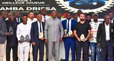 4eme-edition-des-etoiles-du-football-ivoirien-efi-enfin-la-consecration-pour-bamba-drissa-du-stade-dabidjan