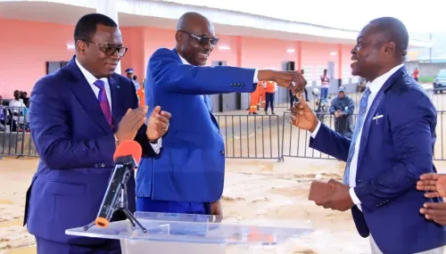 rentree-academique-2025-2026-a-attecoube-danho-paulin-claude-et-le-conseil-municipal-gatent-les-eleves-et-etudiants