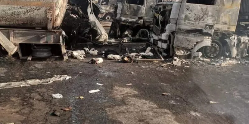 bouake-un-grave-incendie-nocturne-ravage-une-dizaine-de-camions-citernes-et-de-coton