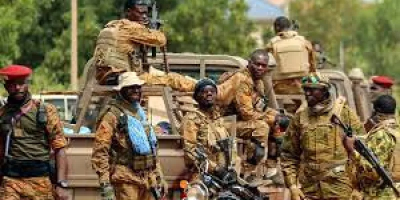 burkina-une-soixantaine-de-civils-massacres-par-des-hommes-en-tenue-de-larmee
