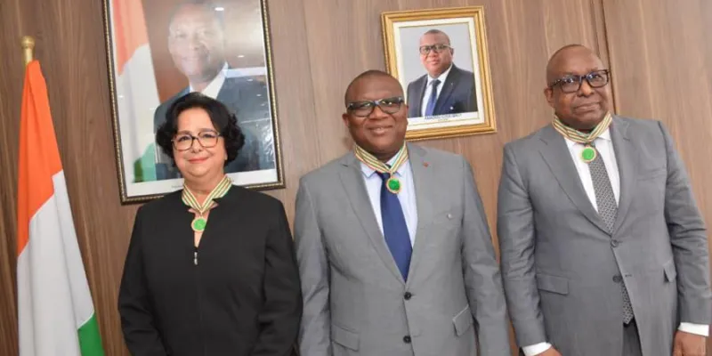 diplomatie-les-presidents-des-hautes-autorites-de-la-communication-du-maroc-et-de-la-cote-divoire-decores