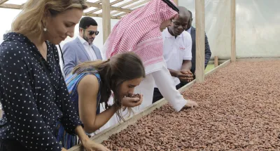 yopougon-des-diplomates-visitent-une-usine-de-fabrication-du-chocolat