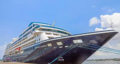 tourisme-un-navire-de-croisiere-en-escale-a-abidjan
