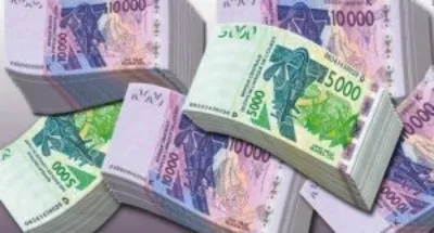 aeroport-dalgerie-plus-de-650-millions-de-francs-cfa-saisis-sur-deux-passagers