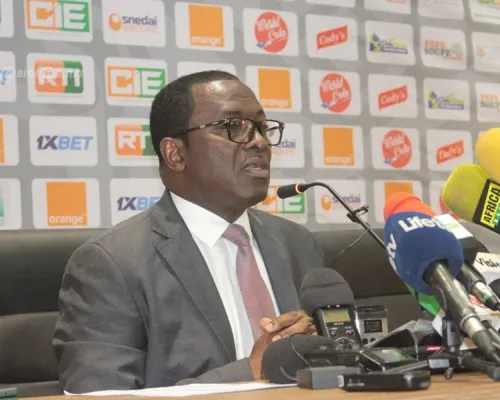 affaire-inondation-de-la-pelouse-stade-debimpe-le-ministre-des-sports-demande-pardon